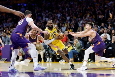 Lakers’ LeBron James takes over — ‘Easy’ call nixing minutes limit