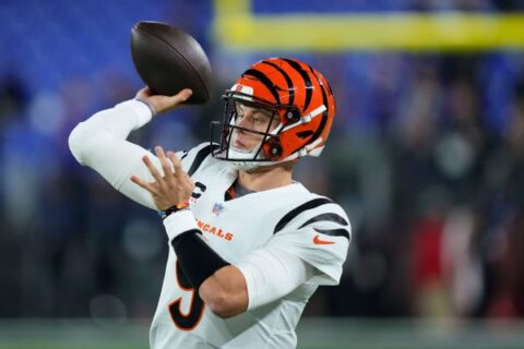 Bengals’ Burrow leaves game vs. Ravens with sprained wrist