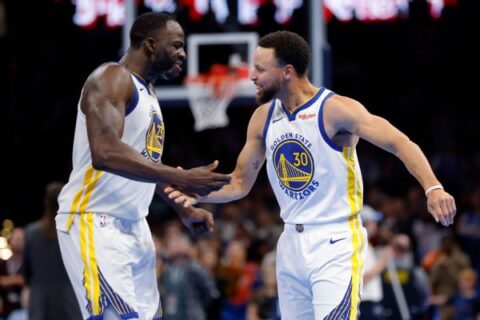 Warriors win another wild one, edging Thunder after review
