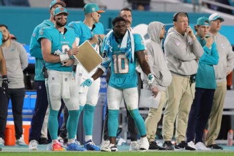Dolphins’ Tyreek Hill hampered by ankle injury in loss to Titans
