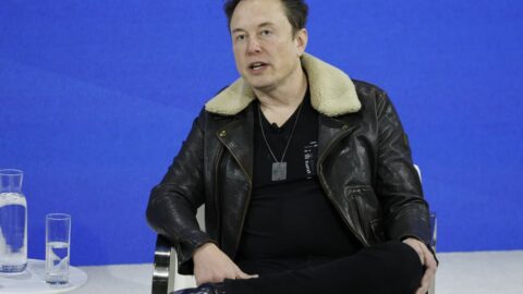 Elon Musk ‘considers’ Alex Jones’ return to X / Twitter