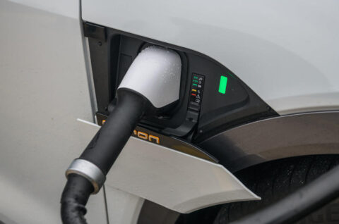 How long do batteries last in electric cars?