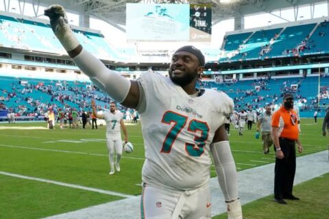Source – Dolphins agree to 3-year extension with RT Austin Jackson