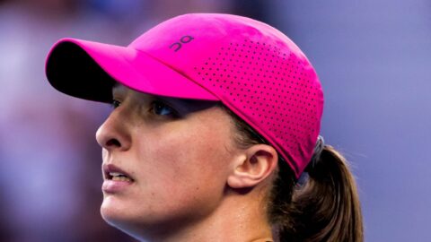 Top-ranked Iga Swiatek loses to Linda Noskova at Aussie Open