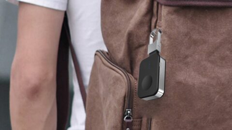 Get a $19 wireless charger keychain for your Apple Watch