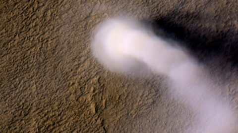 NASA rover looks for dust storms above Mars canyons