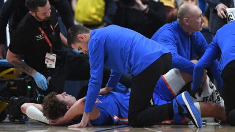 Gators’ Micah Handlogten stretchered off during SEC final