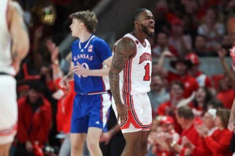 Houston clinches outright Big 12 title, then routs Kansas by 30