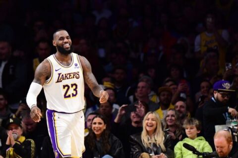 Lakers’ LeBron James first to reach 40,000 career points