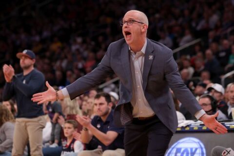 UConn’s Dan Hurley, irritated by fan, gets technical foul