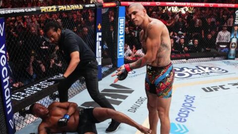 Alex Pereira blasts Jamahal Hill in 1st to retain crown at UFC 300