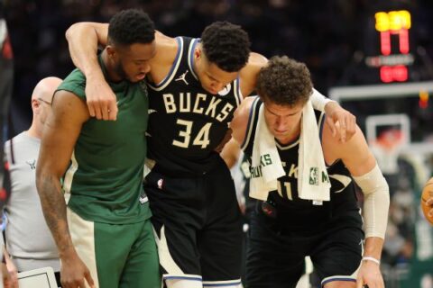 Bucks’ Giannis Antetokounmpo helped off court with calf injury