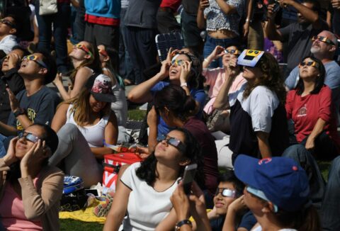 During the 2024 solar eclipse, here’s when to wear glasses