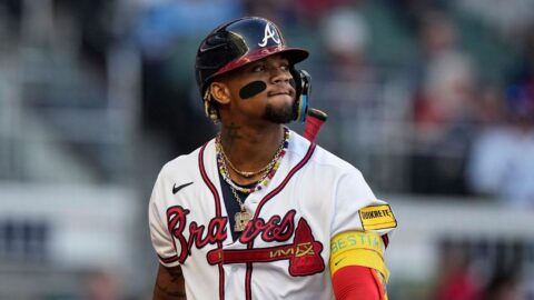 Braves’ Ronald Acuna Jr. suffers apparent injury to left knee