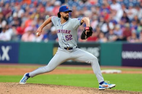 Mets call Lopez’s post-ejection glove toss ‘not acceptable’
