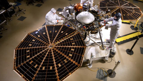 NASA spacecraft spots dead robot on Mars surface