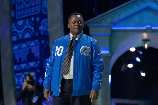 Barry Sanders says he experienced heart-related health scare