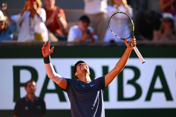 Carlos Alcaraz tops Jannik Sinner to reach 1st French Open final