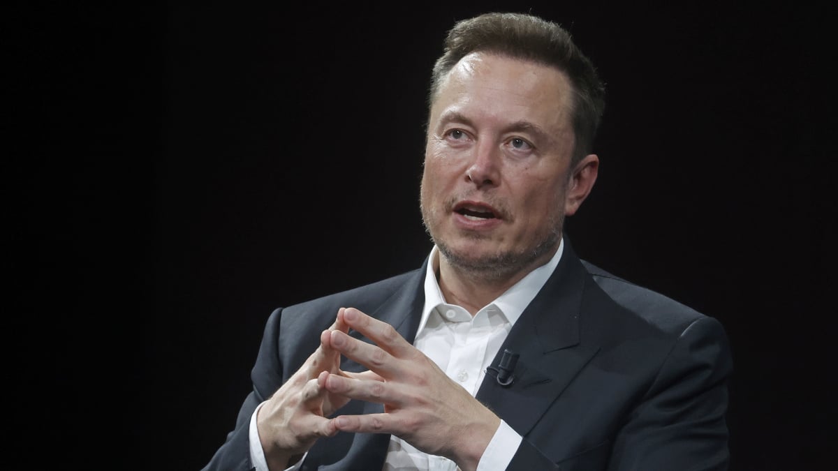 Elon Musk is ranting about Apple and OpenAI on X