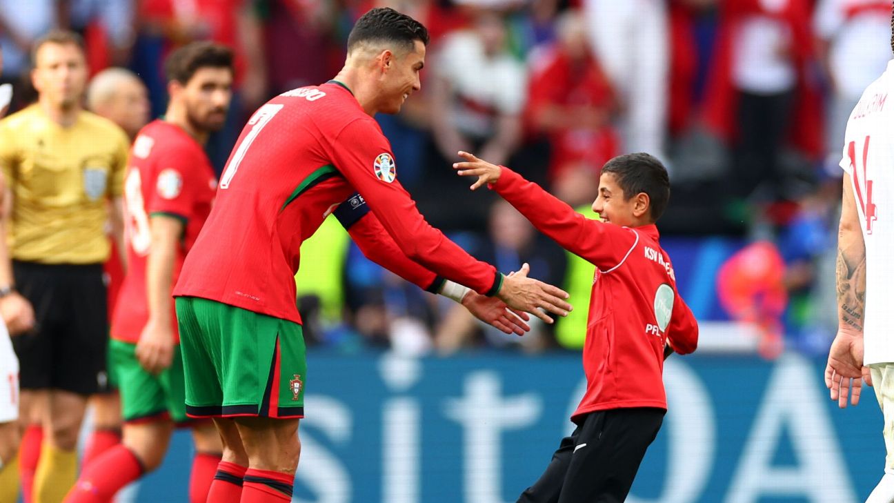 Euro 2024 Portugal game stopped by Cristiano Ronaldo fans
