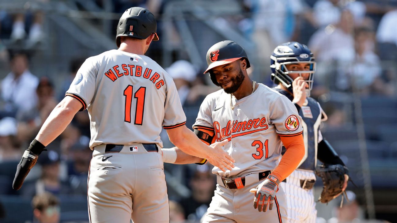 Orioles rout Yankees 17-5, set MLB record with series win