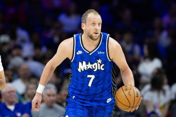 Sources – Timberwolves, Joe Ingles agree to one-year contract